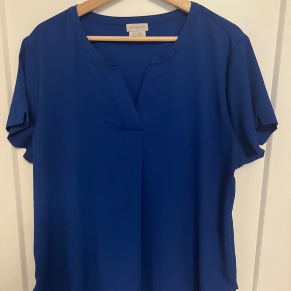 Women’s Van Heusen dress shirts - Picture 5 of 9